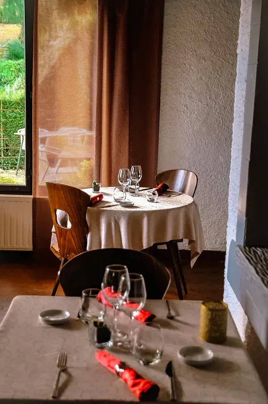 Un restaurant traditionnel à Lourdes, près du lac de Lourdes. Le Chalet de Biscaye est ouvert toute l'année.